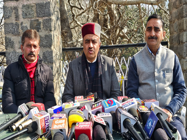 Former Himachal Pradesh Health Minister Rajiv Saizal (Centre). (Photo/ANI)