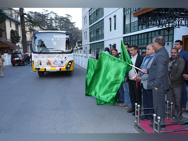 Himachal CM flags off educational tour vehicles for Kerala (Photo/CM office) 