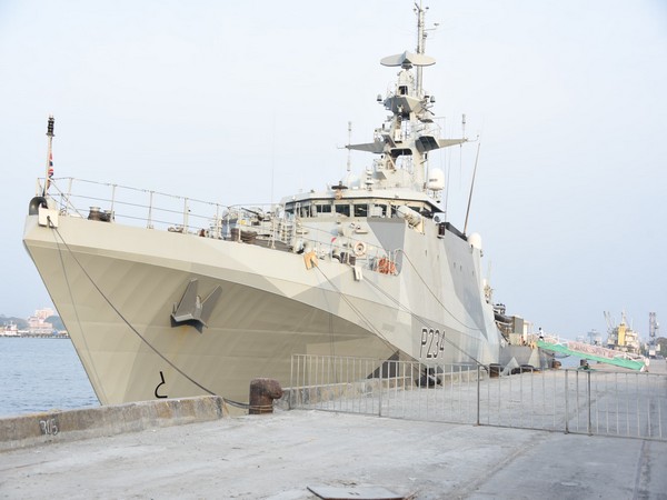 Royal Naval Ship HMS Spey visits Kochi  (Photo/PIB)