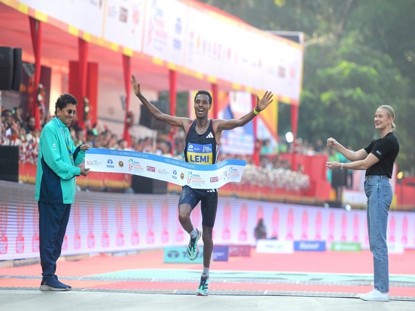 Ethiopian Hayle Lemi Berhanu celebrates  after winning Mumbai Marathon 2024 (Image: Mumbai Marathon/AFI)