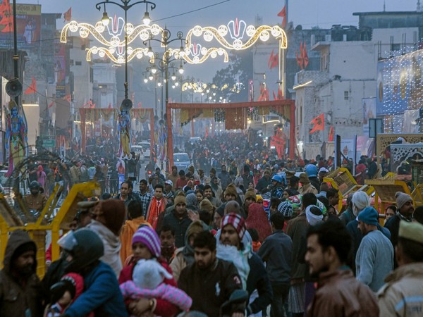  Image ID   526837File Size   4.1MBFormat   JPG Devotees in large numbers throng on the streets of Ayodhya (File Photo/ANI)
