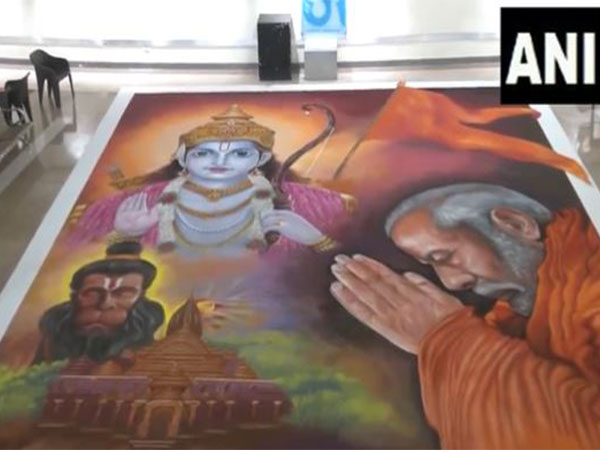 People in Ravindra Bhavan, Sankhali, are creating paintings with colors (File Photo/ANI)