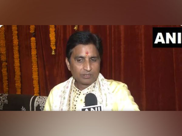 Poet Kumar Vishwas (Photo/ANI)