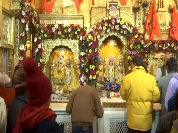 Devotees offer prayers at Hanuman Mandir at Connaught Place