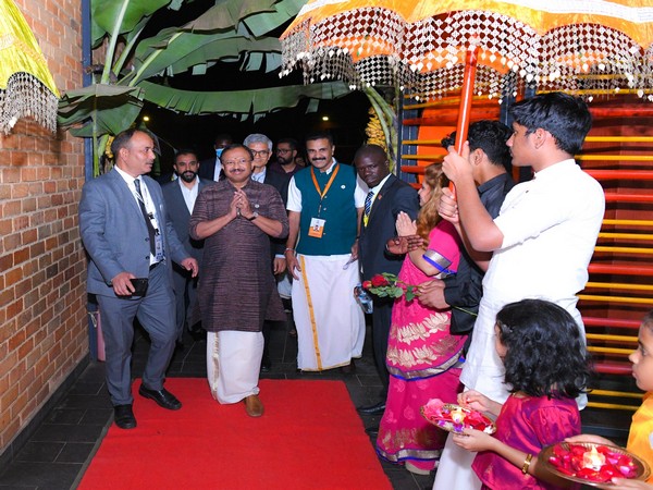 MoS Muraleedharan interacts with Indian diaspora in Uganda (Photo/X @MOS_MEA)