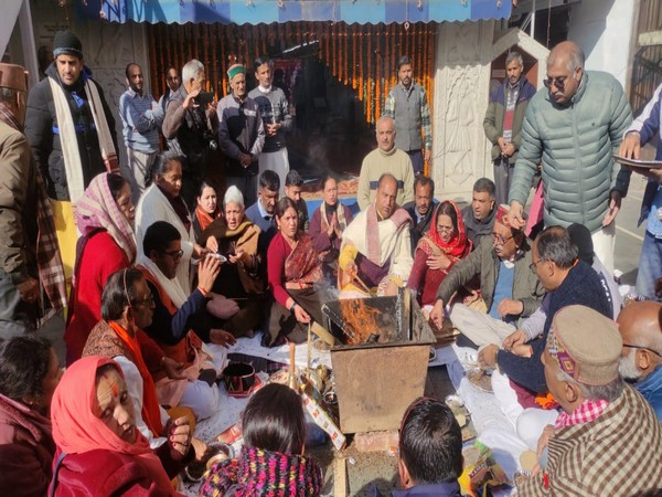 Former Himachal Pradesh Jai Ram Thakur offered prayers on the occasion of Pran Pratishtha(Photo/ANI)