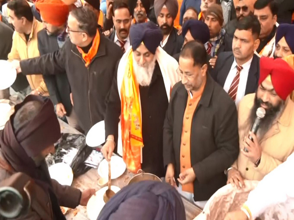 Sukhbir Badal serves food to devotees at the langar in Amritsar. (ANI/Image)