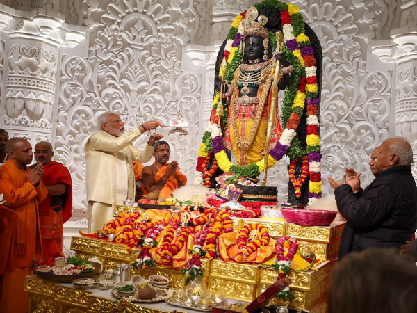 PM Narendra Modi offers prayers to Ram Lalla (Photo/ANI)