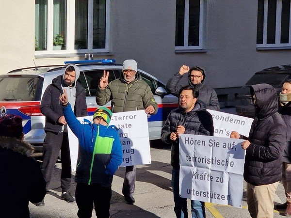 Anti-Pakistan protest by Afghan diaspora in front of Pak embassy in Vienna (Photo/ANI)