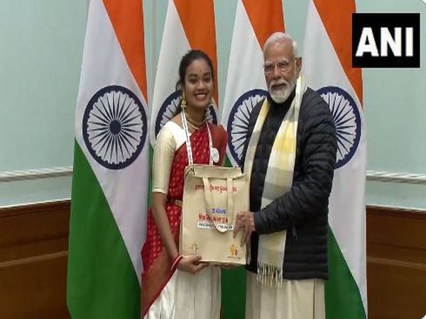 PM Modi with recipient of Pradhan Mantri Rashtriya Bal Puraskar (Photo/ANI) 