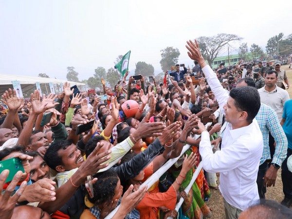 Chairman 5T and Nabin Odisha, VK Pandian, interacts with students and the general public in Odisha’s Gajapati district. (Photo: Odisha CMO )