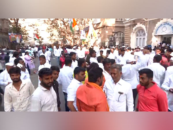 NCP workers of Sharad Pawar faction stage protest outside ED office (Photo/ANI)