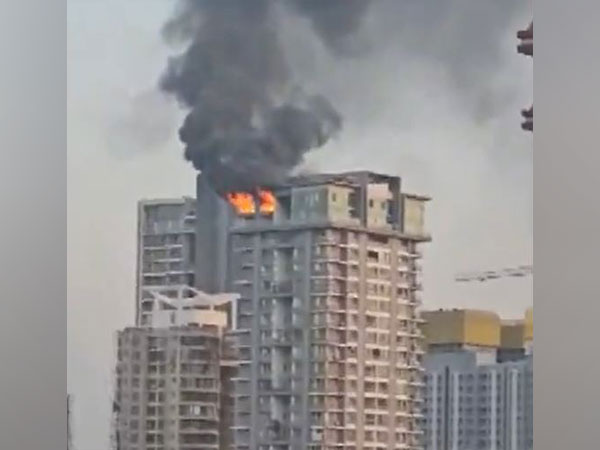 Fire breaks out in Mumbai's high-rise building (Image/ANI)