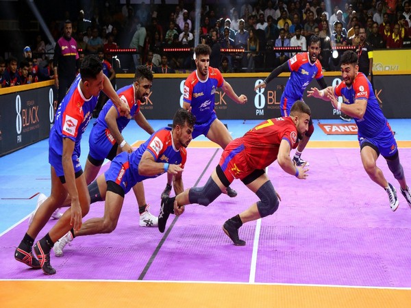 Dabang Delhi KC and Haryana Steelers players in action (Photo: PKL)
