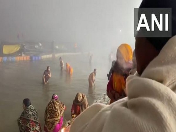 Devotees taking holy dip at Triveni Sangam in Prayagraj (Photo/ANI)