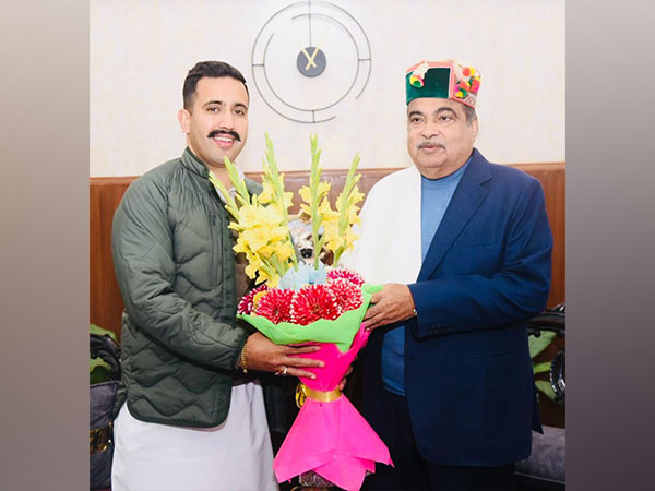 Himachal Pradesh Public Works Minister Vikramaditya Singh with Union Road, Transport and Highways Minister Nitin Jairam Gadkari. (Photo/ANI)