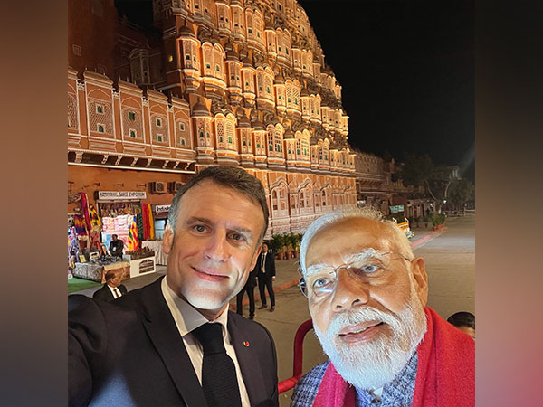 French President Macron with PM Modi in jaipur(Photo/X @EmmanuelMacron)