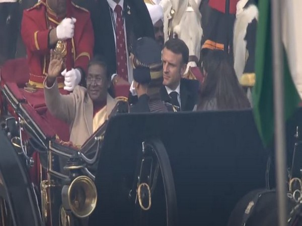 President Droupadi Murmu with French President Emmanuel Macron in a traditional buggy(Photo/ANI)