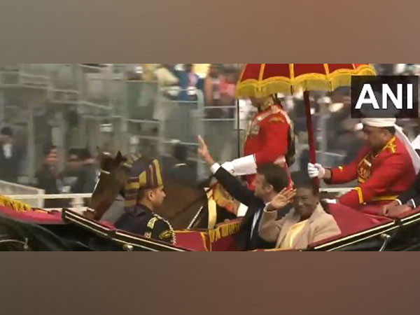 President Bodyguard escorts Droupadi Murmu, Emmanuel Macron (Photo/ANI)