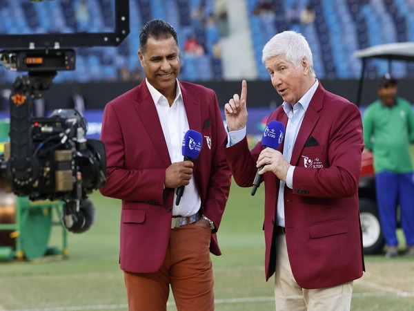 Former Pakistan captain Waqar Younis with Alan Wilkins during ILT20 (Image: ILT20)