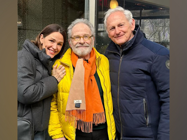 Jennifer Garner, Victor Garber, Ron Rifkin (Image source: Instagram)