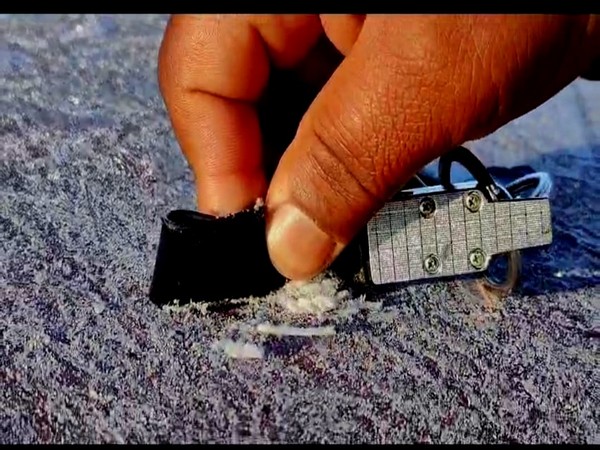 Icesheets over vehicle in Ooty, Tamil Nadu (Photo/ANI)