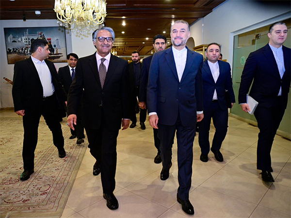Pakistan Foreign Minster Jalil Abbas Jilani with his Iranian Counterpart H. Amirabdollahian (Photo/X @ForeignOfficePk)