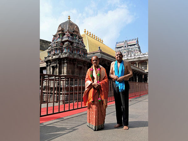 Vice President Jagdeep Dhankhar and wife at Thillai Nataraj Temple (X/@VPIndia)