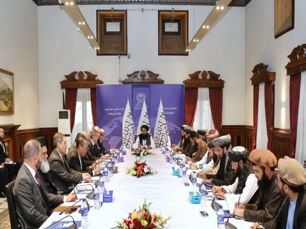 Afghanistan's Taliban-appointed FM, Mawlawi Amir Khan Muttaqi, in meeting with ambassadors and heads of diplomatic missions (Photo: Afghanistan's Foreign Ministry)