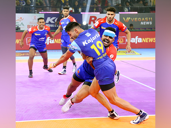 Haryana Steelers in action against Bengal Warriors during Pro Kabaddi League season 10 (Image: PKL)
