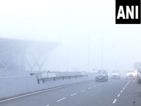 Thick fog at Delhi airport, flight operations affected (Image/ANI)