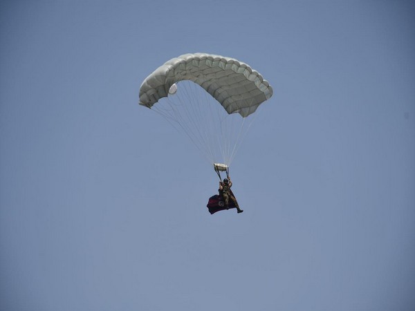 Dighi witnesses magnificent para-drop display by Bombay Sappers (Photo/ANI)