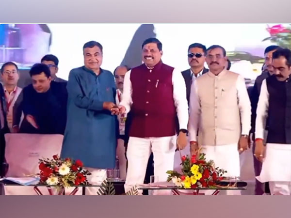 Union Minister Nitin Gadkari (L) and MP CM Mohan Yadav(R) inaugurating the road projects with single click (Photo/X)