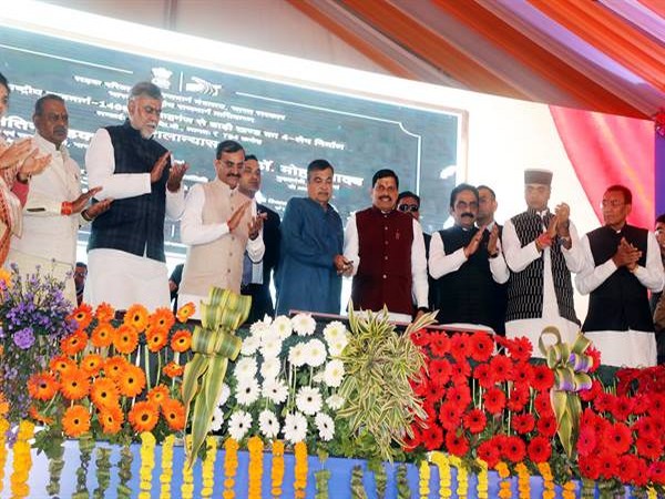 Union Minister Nitin Gadkari and MP CM Mohan Yadav laying foundation stones of road projects with single click (Photo/DPR)
