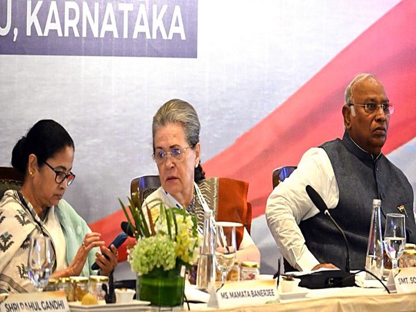 (From Left) West Bengal Chief Minister Mamata Banerjee, Congress leaders Sonia Gandhi, Mallikarjun Kharge (File Photo/ANI)