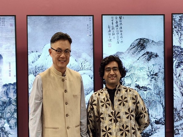 Ambassador of Republic of Korea H.E. Chang Jae-bok with Saurabh Wason, Director of Indian Art Fair 
