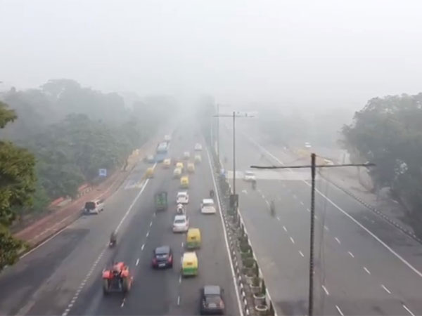 Delhi witnesses' Dense fog -Picture taken at 8 am (Photo/ANI)