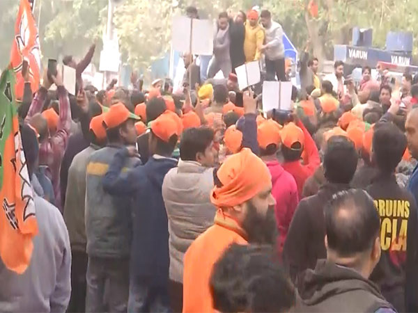 BJP protests against AAP government (Photo/ANI)