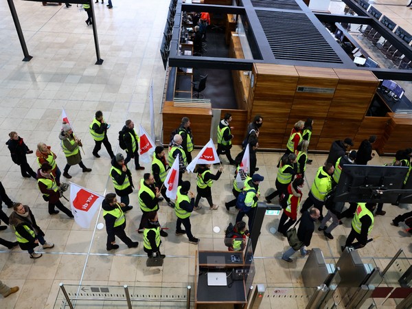 Visual of protest by transportation workers in Germany (Photo: Reuters)