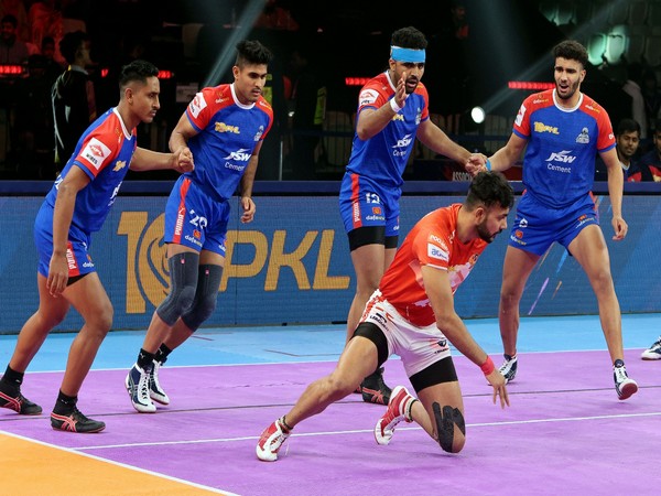 Haryana Steelers and Gujarat Giants players in action (Photo: PKL)