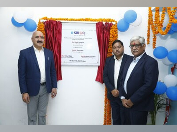 (L to R) - Amit Jhingran, MD & CEO, Rahul Rahi, Regional Director – Lucknow Region, and G. Durgadas – President-Marketing, Zone III