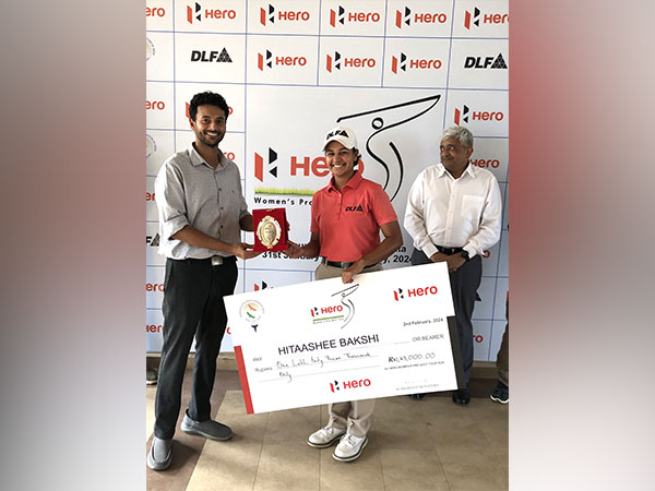 Hitaashee Bakshi getting trophy after winning third leg of Women’s Pro Golf Tour (Image: WPGT)
