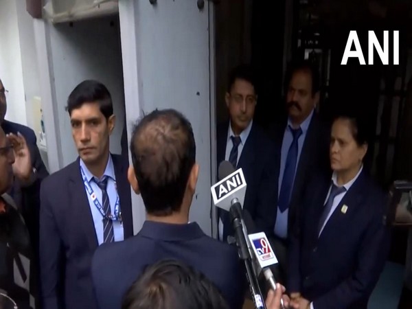 Delhi Police team at Kejriwal's residence (Photo/ANI)