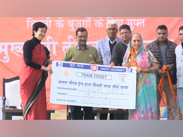 Delhi CM Kejriwal gives train tickets to 89th batch of 'Mukhyamantri Tirth Yatra Yojana' pilgrims. (Photo/AAP)