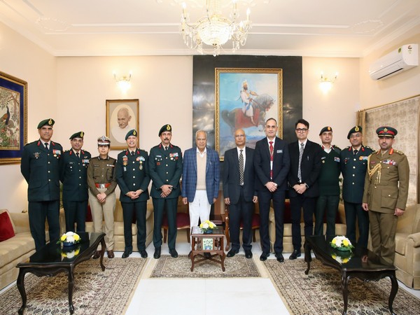 16 officers of National Defence College pay courtesy call to Punjab Governor (Photo)