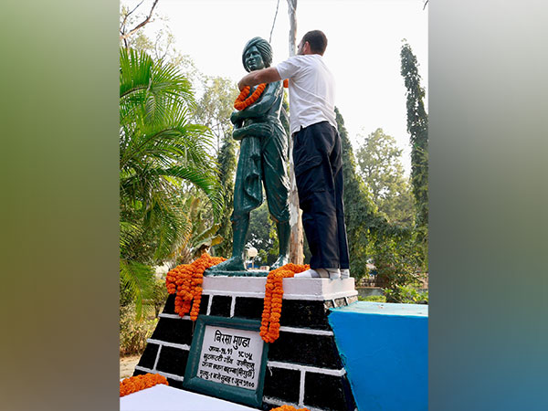 Congress leader Rahul Gandhi paying tribute to tribal leader Birsa Munda during his Bharat Jodo Nyay Yatra in Jharkhand (Pic credit:  @Jairam_Ramesh)