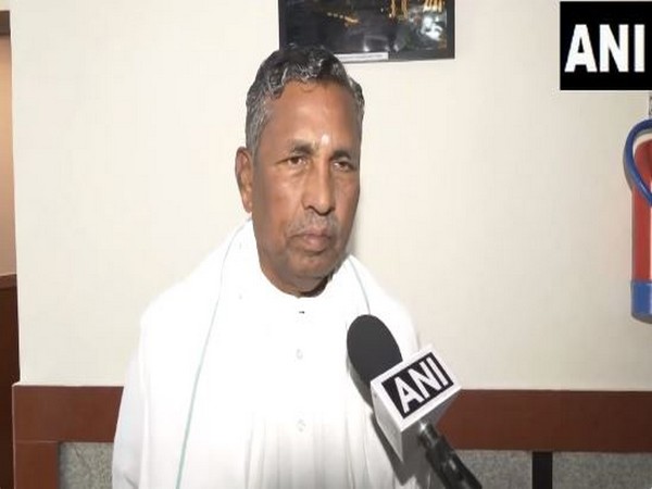 Karnataka Minister KH Muniyappa (Photo/ANI)