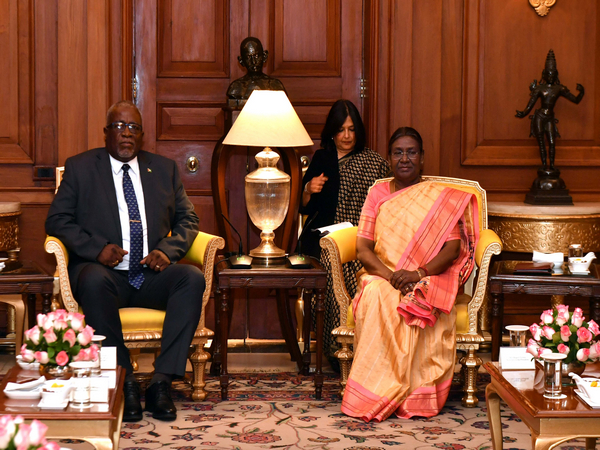 Guyana PM Mark Phillips calls on President Droupadi Murmu at Rashtrapati Bhavan on Wednesday (Photo/X@rashtrapatibhvn)