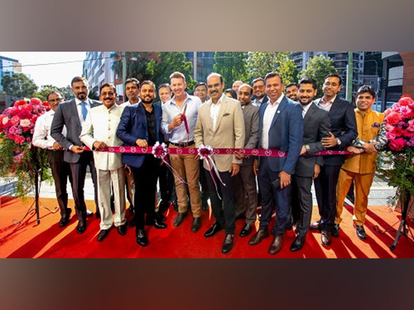 The showroom was inaugurated by Australian cricketer Brett Lee in the presence of Shamlal Ahamed, MD – International Operations, Malabar Gold & Diamonds, and other dignitaries