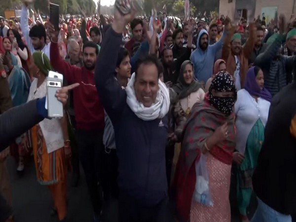 Farmers stage protest march from Delhi-Noida Chilla border (Image/ANI)